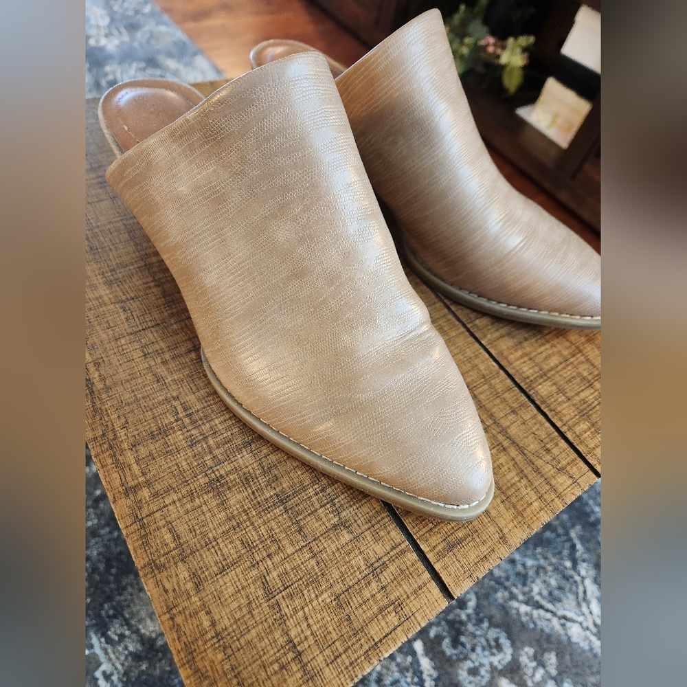 Universal Thread Pointed Toe Slip-On Mules in Taupe/Tan- -Size 7